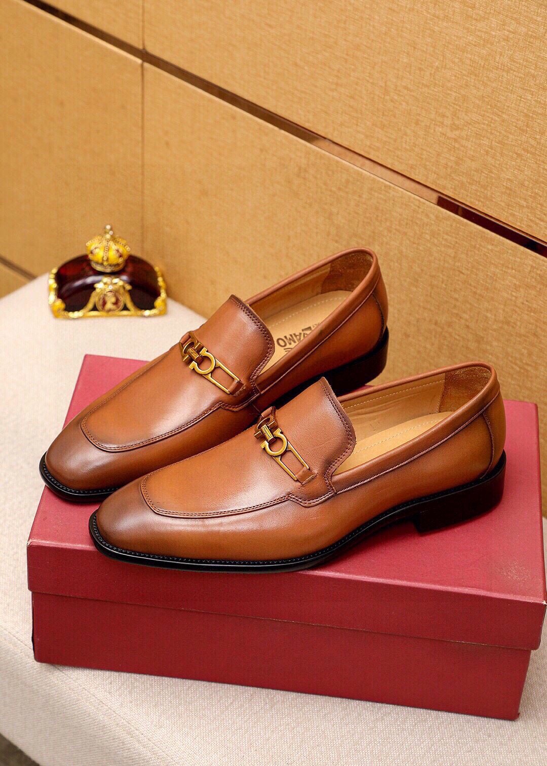 Ferragamo Leather Hardware Loafers
